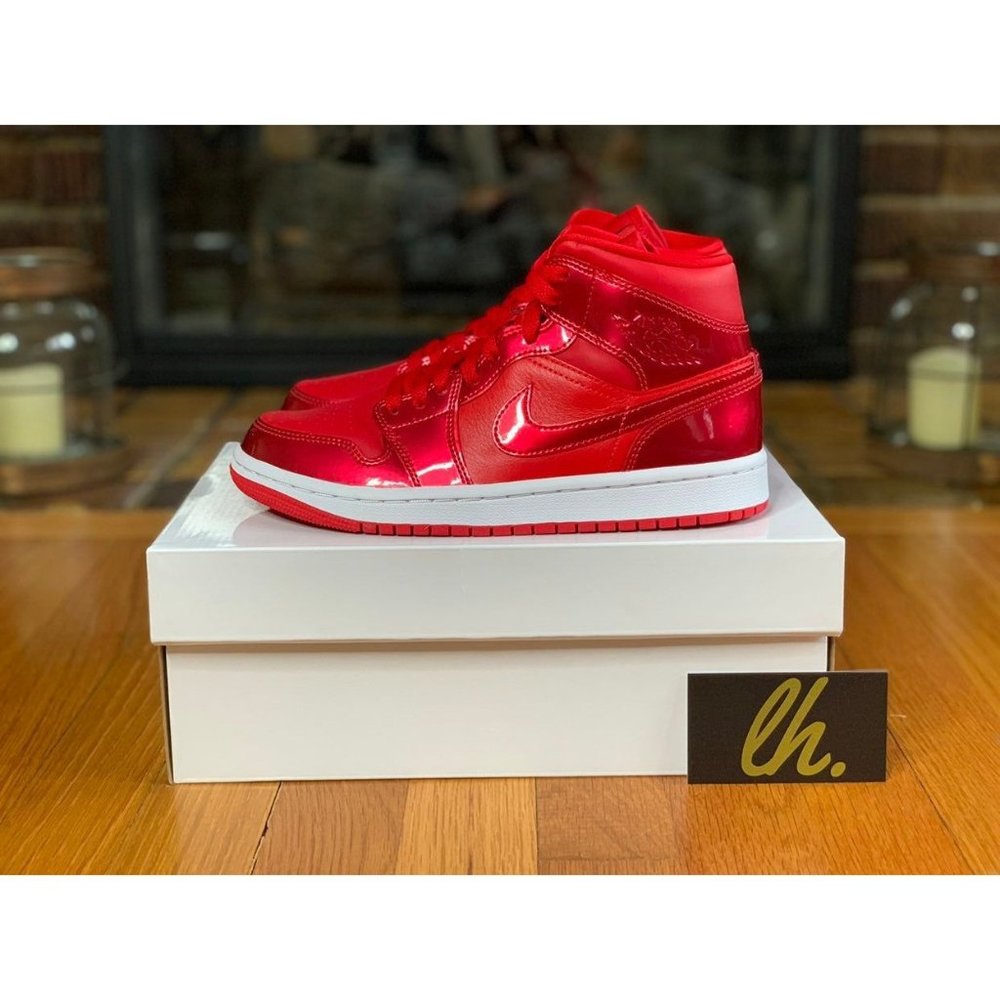 Size 6 w Air Jordan 1 Mid SE  “Pomegranate”